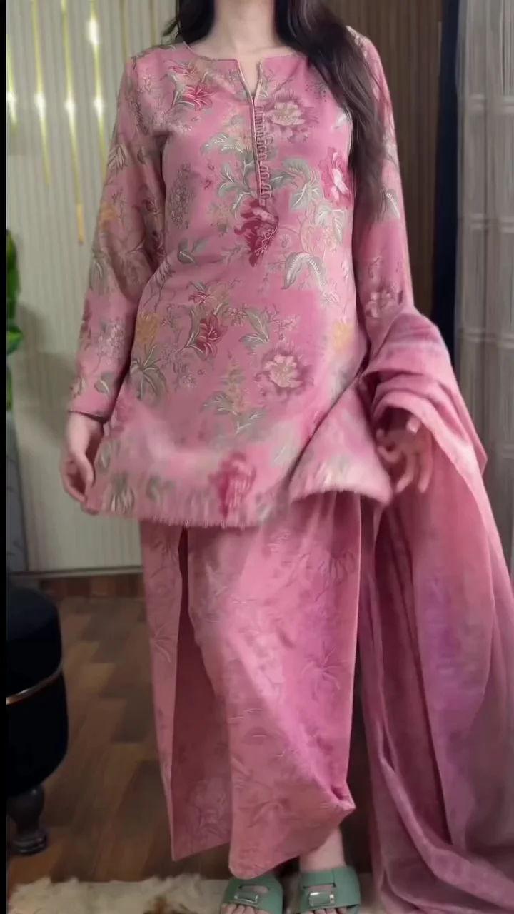 🌸✨ Blush Pink Floral Jacquard Kurta Set with Dupatta – Elegant Festive Charm 💕💫