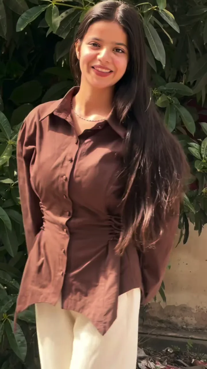 🤎✨ Chic Chocolate Brown Cinched Waist Shirt – Effortless Everyday Elegance 💫👚